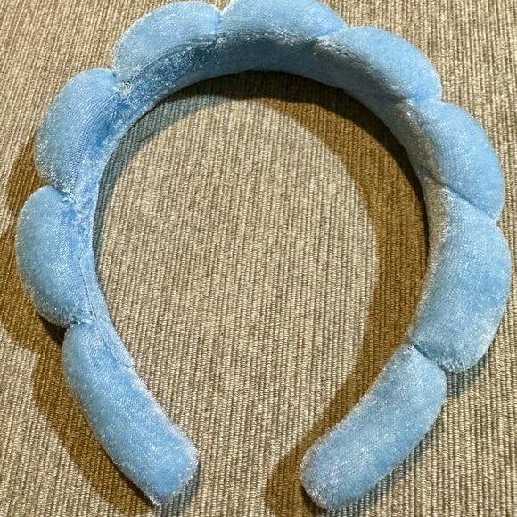 Beauty Bundle - face wipes, brush wash, 5pc brush/sponge set, and headband - Picture 5 of 5